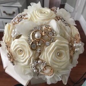 Brooch bouquet wedding/quinceañera bouquet